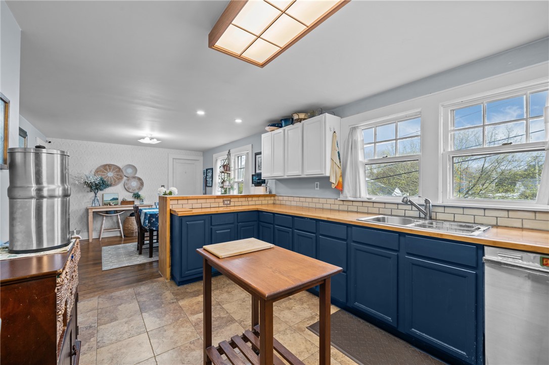 8 Perkins Avenue Westerly, RI 02891 - Photo 21 of 47