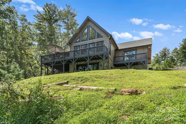 a view of a house with a backyard