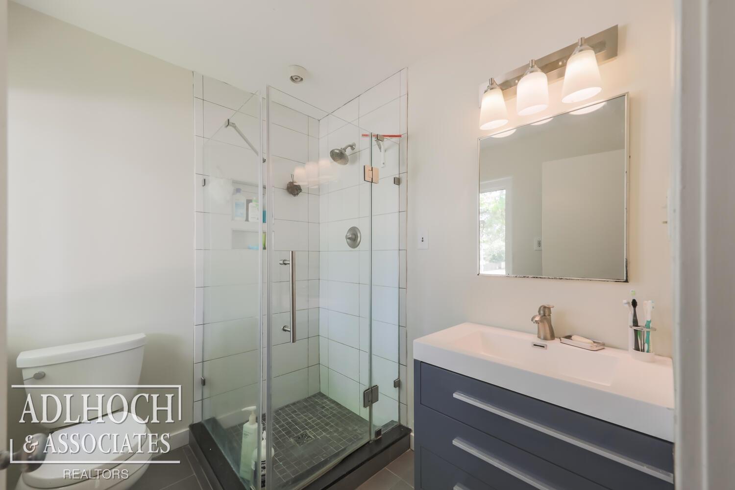 681 Roslyn Road Grosse Pointe Woods, MI 48236 - Photo 20 of 32
