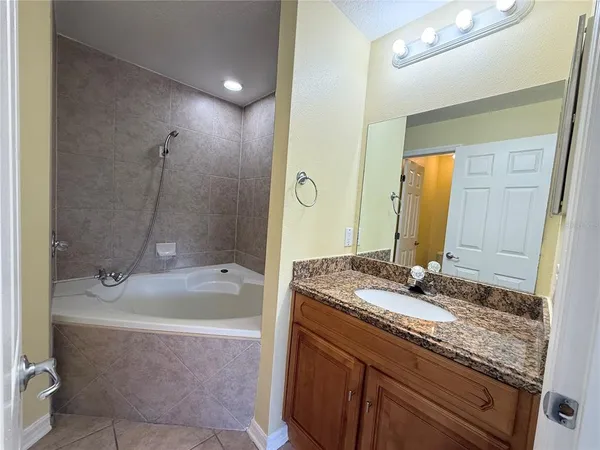 $2,050 | 121 Melissa Place, Davenport, FL 33837