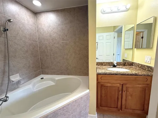 $2,050 | 121 Melissa Place, Davenport, FL 33837