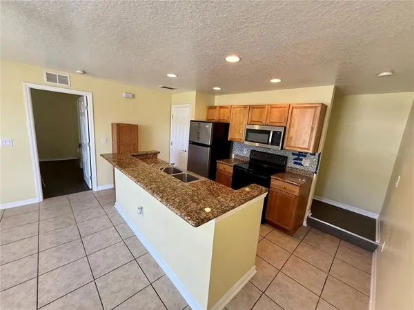 $2,050 | 121 Melissa Place, Davenport, FL 33837