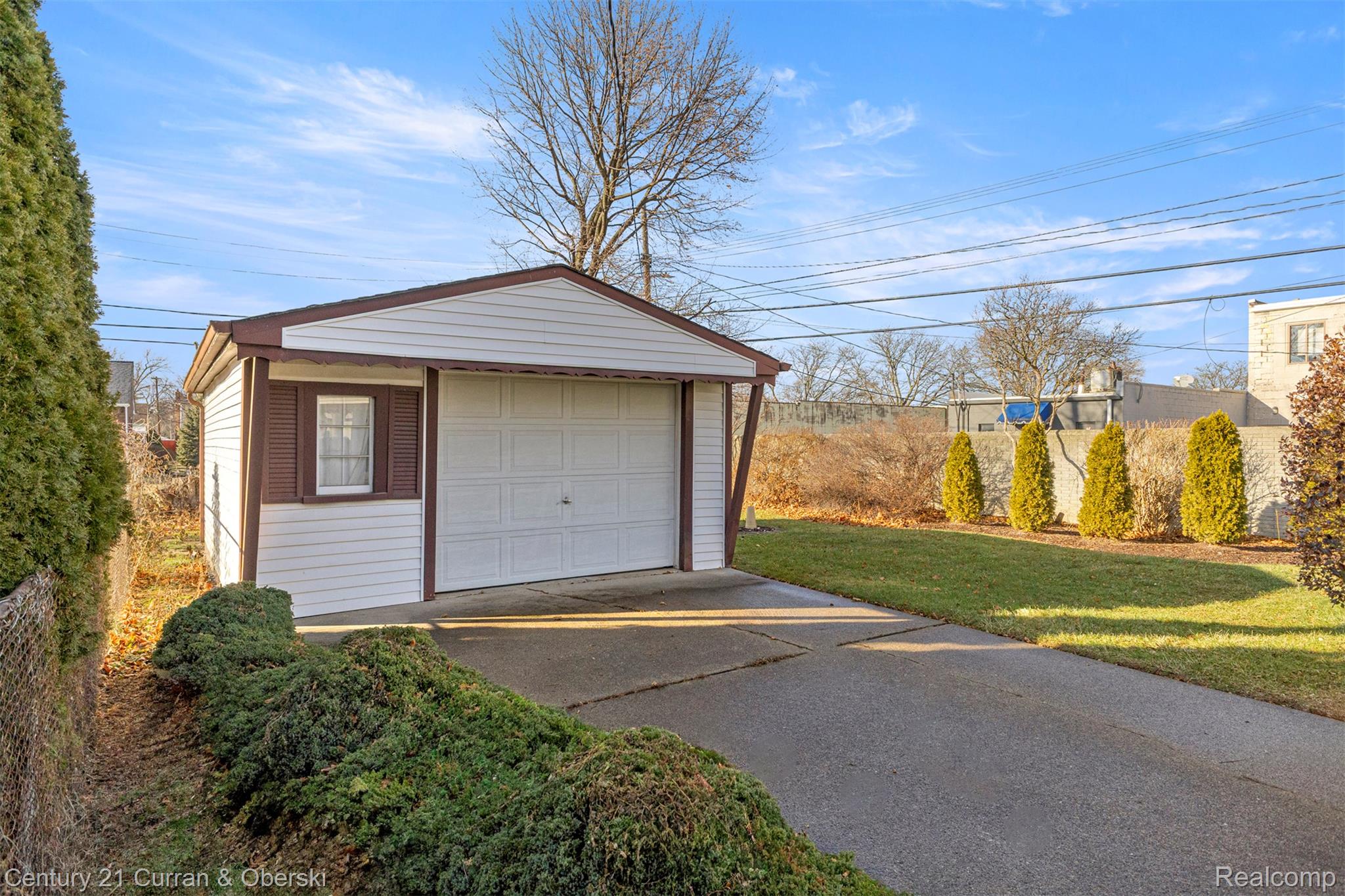 7120 Jackson Street Taylor, MI 48180 - Photo 5 of 24 Detached garage with driveway