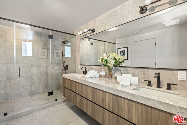 $8,995 | 12304 Moorpark Street, Unit 101, Studio City, CA 91604