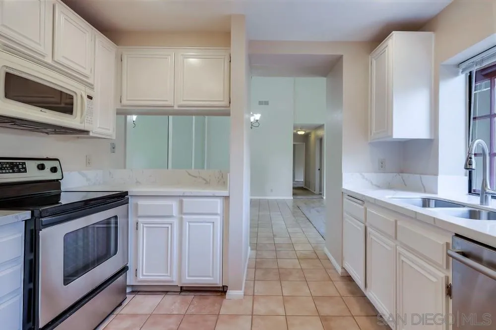 17537 Ashburton Road San Diego, CA 92128 - Photo 10 of 27