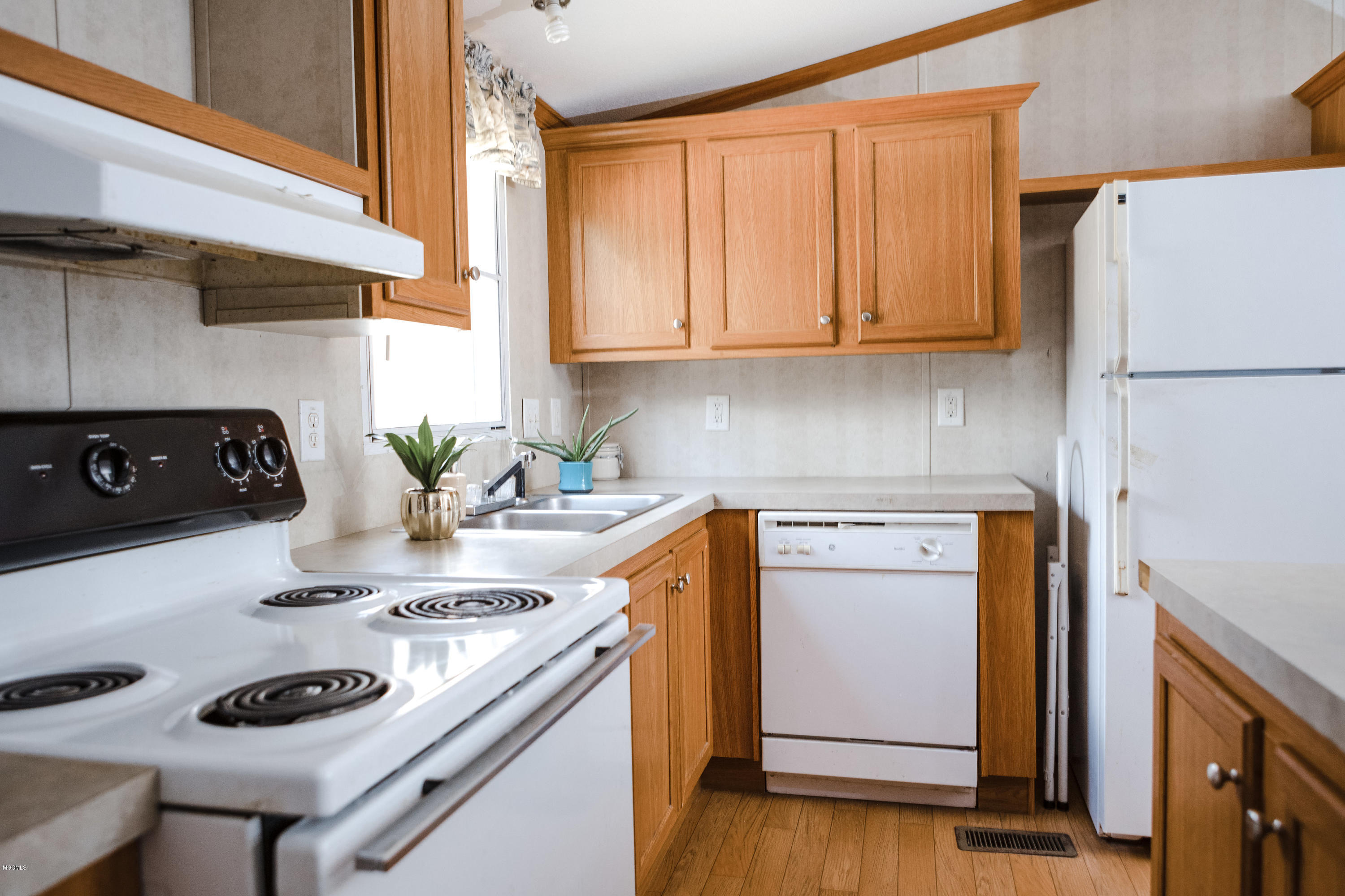 4804 Merritt Road Leakesville, MS 39451 - Photo 4 of 16 Kitchen with Island