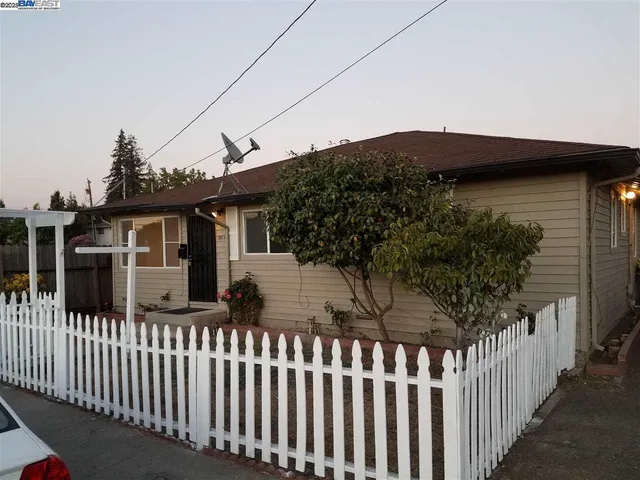 a front view of house yard