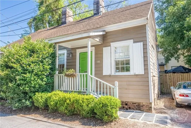 $2,200 | 108 West Duffy Lane, Savannah, GA 31401