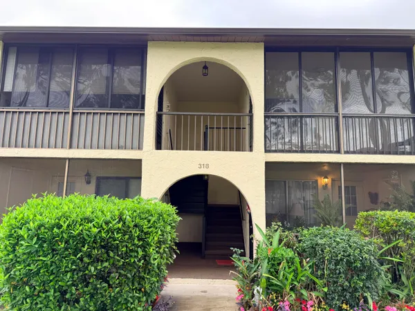 $150,000 | 318 Knotty Pine Circle, Unit D2, Greenacres, FL 33463