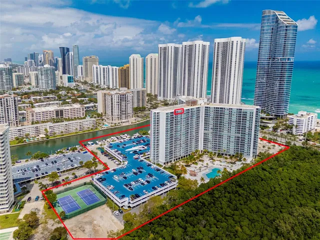 $4,800 | 100 Bayview Drive, Unit 825, Sunny Isles Beach, FL 33160