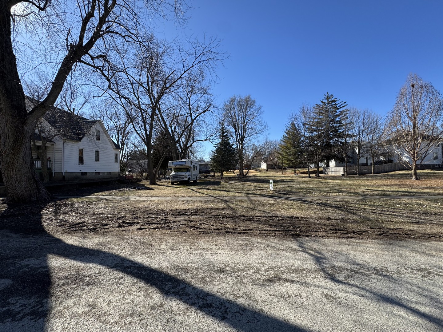 113 South Isabella Street Clinton, IL 61727 - Photo 2 of 10