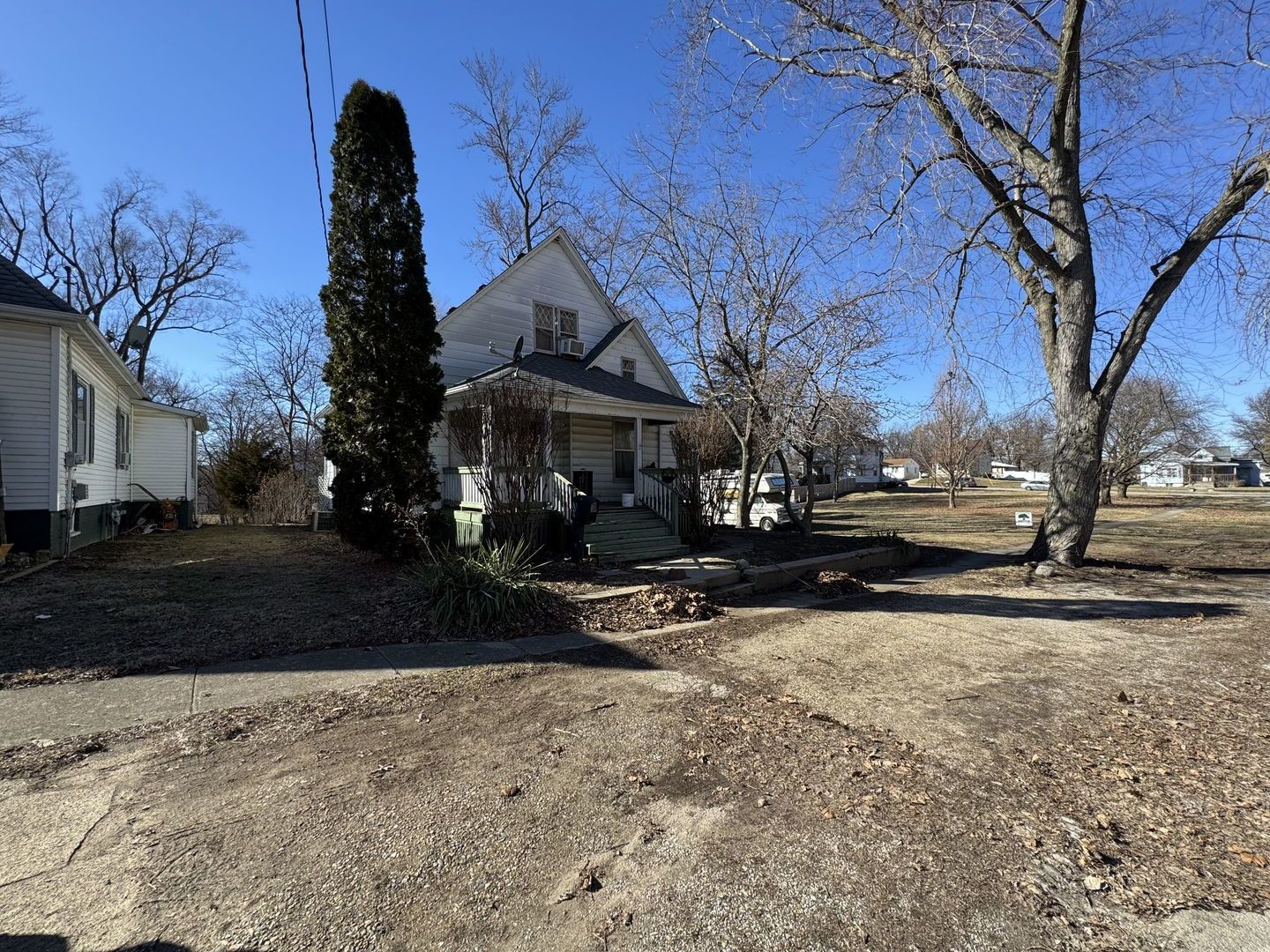 113 South Isabella Street Clinton, IL 61727 - Photo 4 of 10