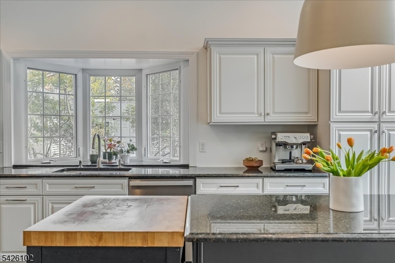 8 Lessing Road West Orange, NJ 07052 - Photo 9 of 40