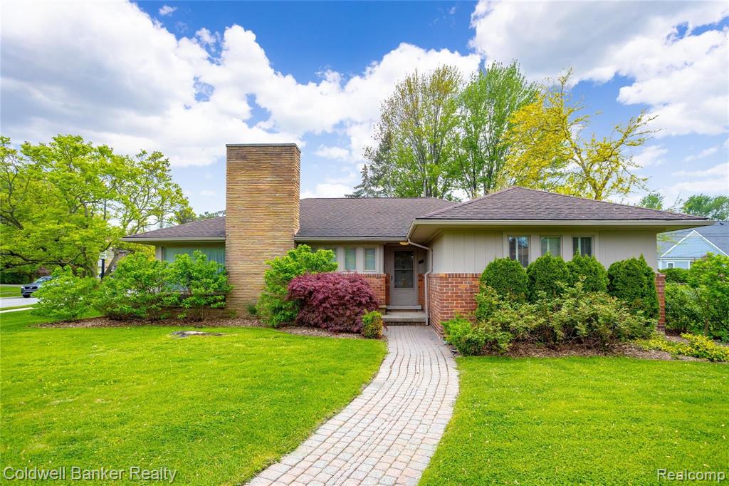 401 Barclay Grosse Pointe, MI 48236 - Photo 1 of 39