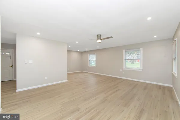 $2,800 | 2 South Sunset Road, Willingboro, NJ 08046