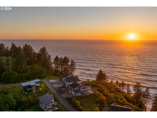 $3,495,000 | 54150 South Beach Road, Neskowin, OR 97149