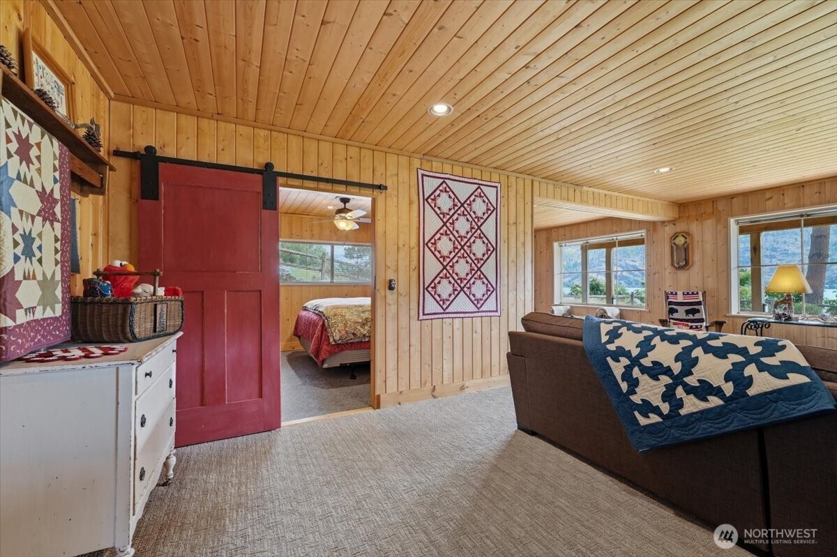15137 South Lakeshore Road Chelan, WA 98816 - Photo 36 of 40