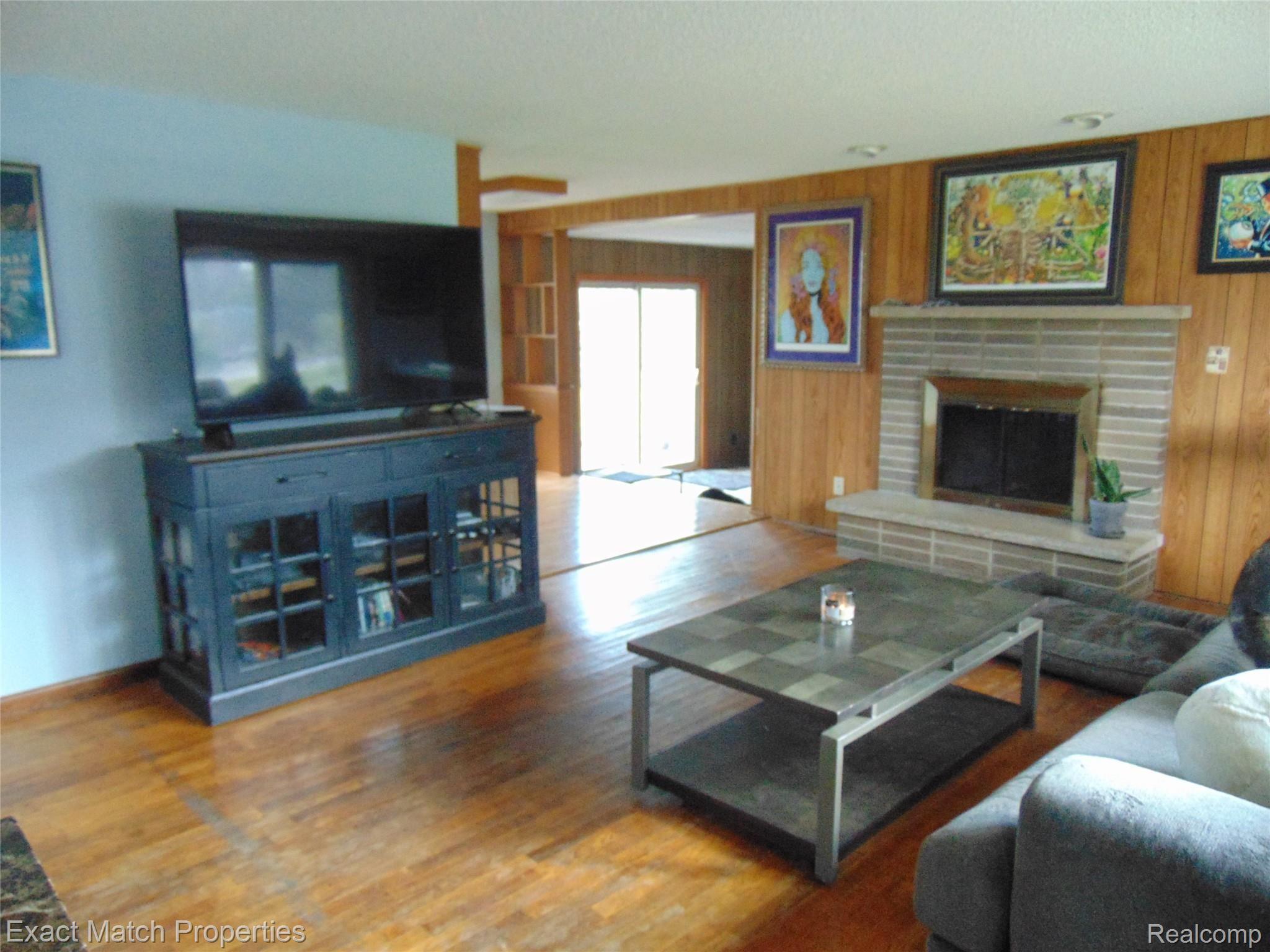 4886 North Stark Road Hope, MI 48628 - Photo 4 of 16 View of Living Room from the front entrance....