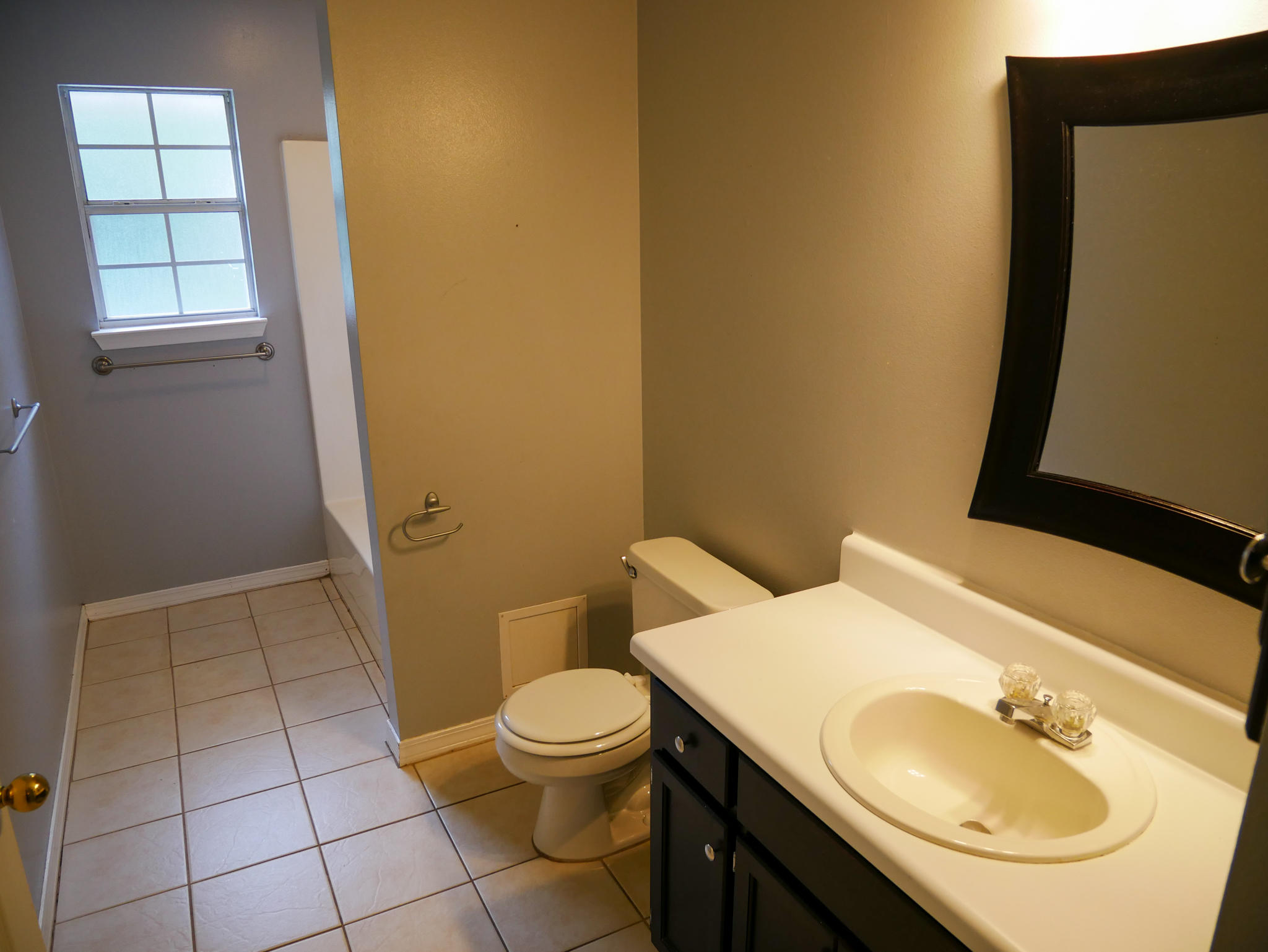 521 Risen Star Drive Crestview, FL 32539 - Photo 18 of 23 Hall Bath