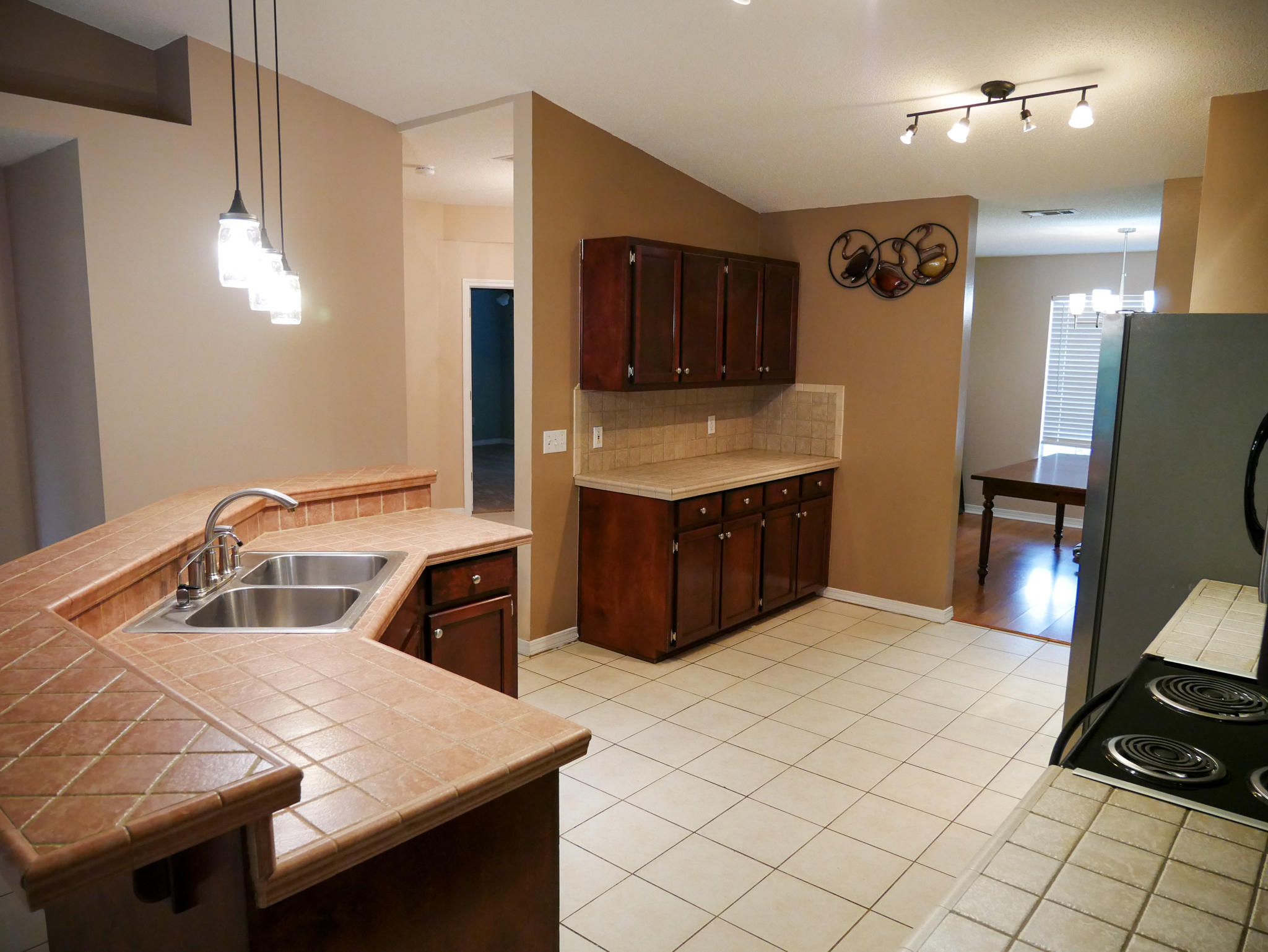 521 Risen Star Drive Crestview, FL 32539 - Photo 5 of 23 Kitchen