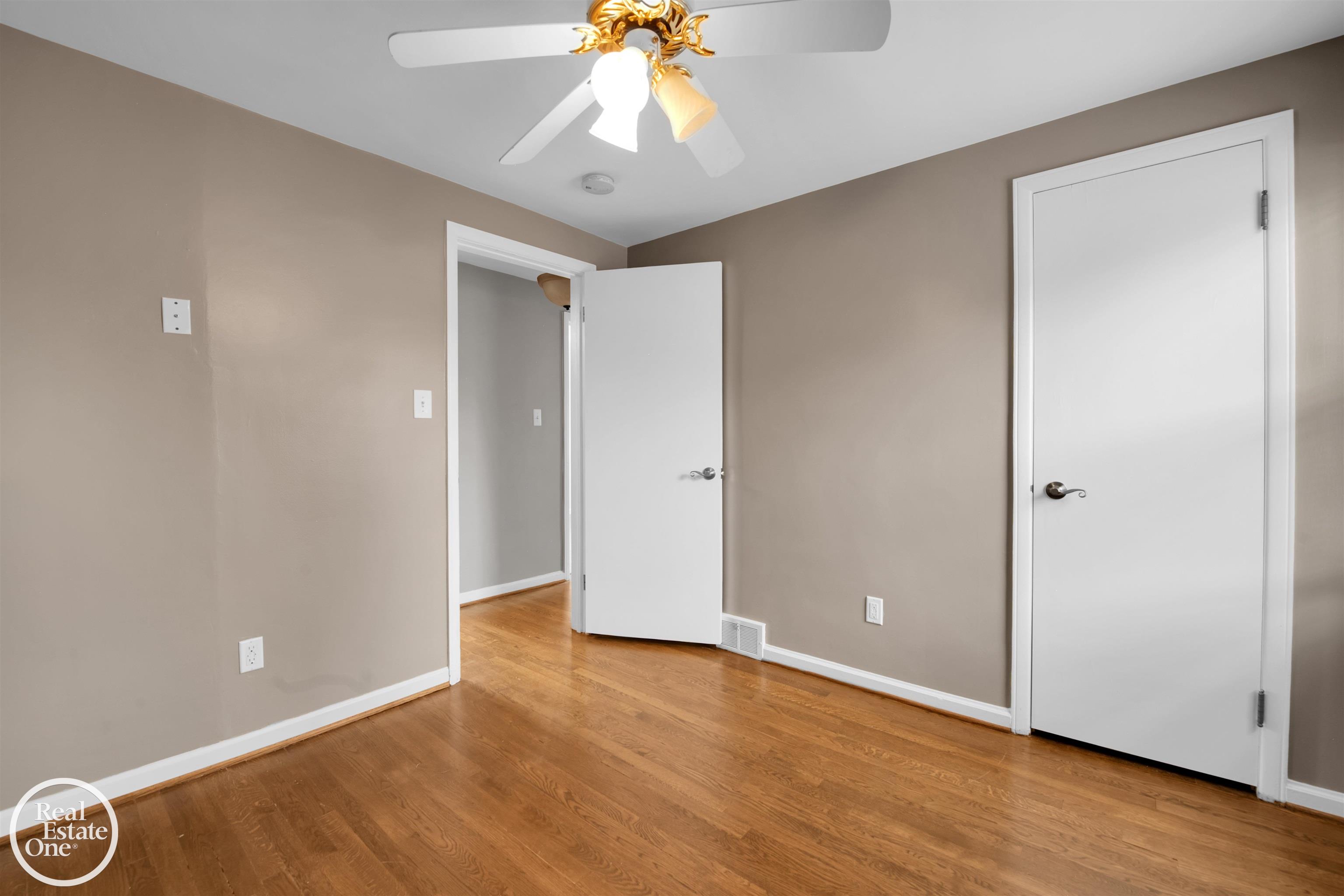 1258 Hampton Road Grosse Pointe, MI 48236 - Photo 22 of 37 50147895-89ce06c3-2906-4127-a5cc-ff28578cfeee.JPG