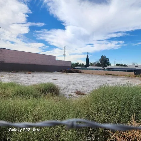 a view of a lake from a yard