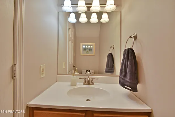 $380,000 | 803 Farragut Commons Drive, Knoxville, TN 37934
