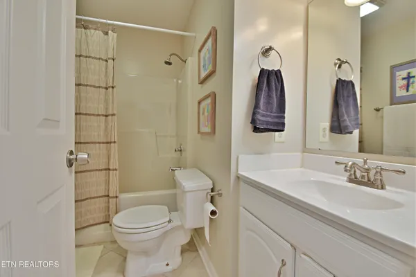 $380,000 | 803 Farragut Commons Drive, Knoxville, TN 37934