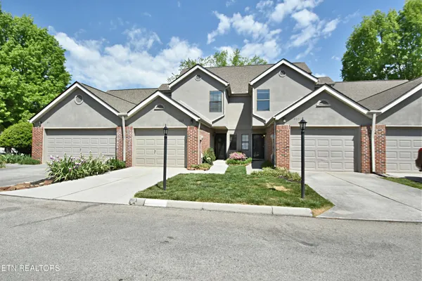 $380,000 | 803 Farragut Commons Drive, Knoxville, TN 37934