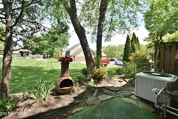$380,000 | 803 Farragut Commons Drive, Knoxville, TN 37934