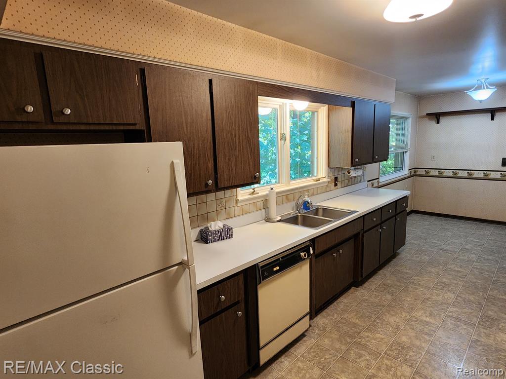 4121 Edmore Road Waterford, MI 48329 - Photo 6 of 53