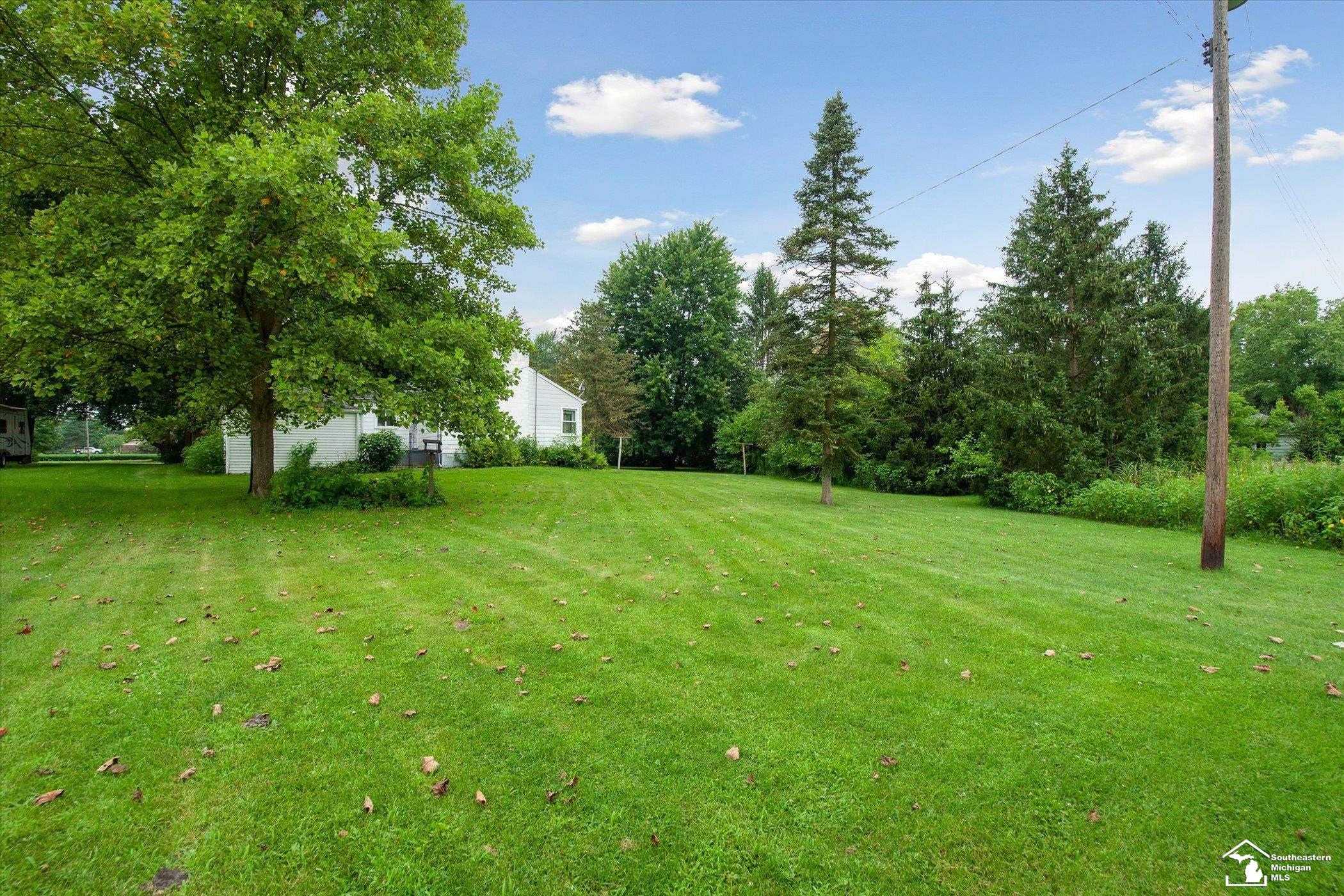 14024 Grafton Road Carleton, MI 48117 - Photo 34 of 37 50117244-39.JPG