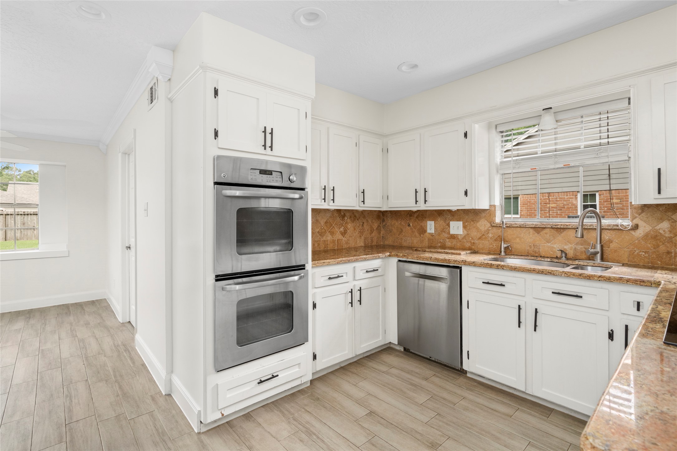 560 Landfall Lane Conroe, TX 77302 - Photo 21 of 41 The kitchen features stainless steel appliances with double ovens.