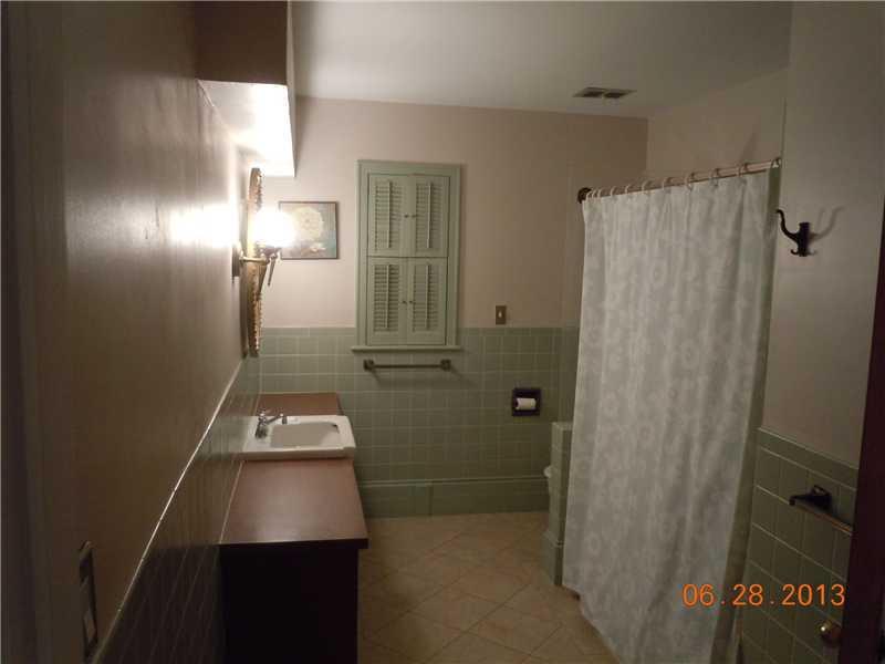 201 Pool Street Biddeford, ME 04005 - Photo 10 of 25 Bathroom.