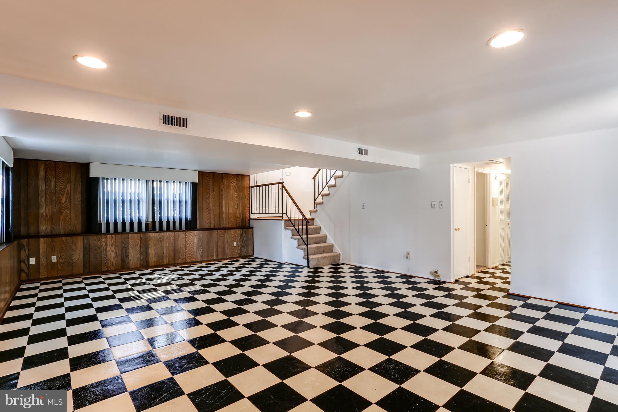 5129 West Running Brook Road Columbia, MD 21044 - Photo 20 of 29 SPACIOUS FAMILY ROOM