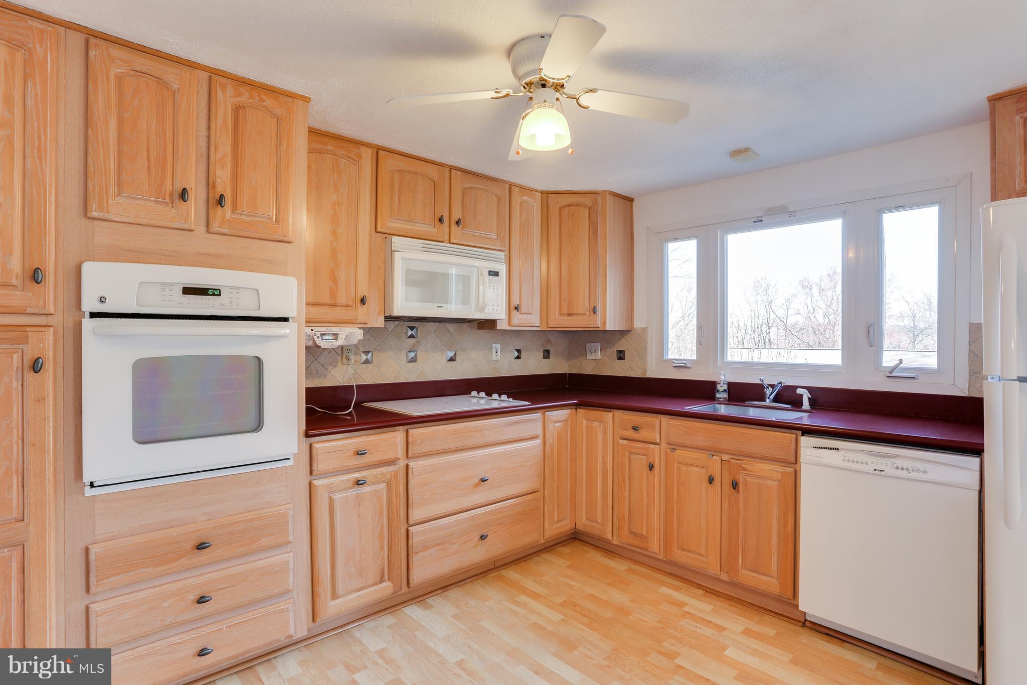 5129 West Running Brook Road Columbia, MD 21044 - Photo 7 of 29 BEAUTIFUL CABINETS WITH LOADS OF STORGAGE