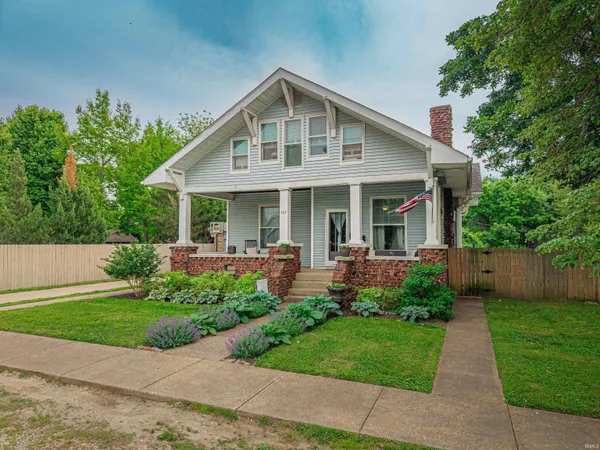 $215,000 | 402 East Water Street, Mount Vernon, IN 47620