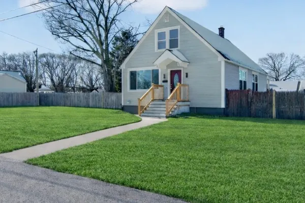 $479,900 | 211 Pinnery Avenue, Warwick, RI 02886