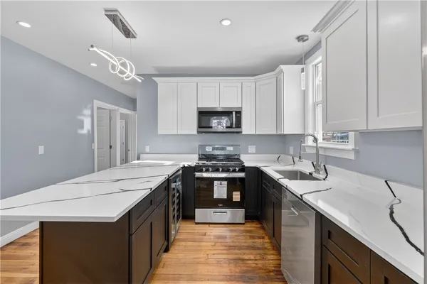 $479,900 | 211 Pinnery Avenue, Warwick, RI 02886