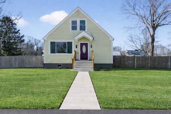 $479,900 | 211 Pinnery Avenue, Warwick, RI 02886