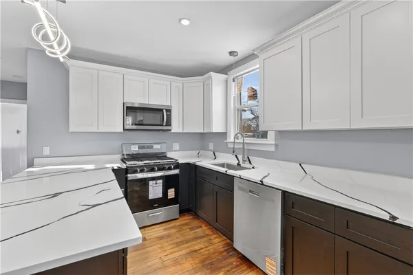 $479,900 | 211 Pinnery Avenue, Warwick, RI 02886