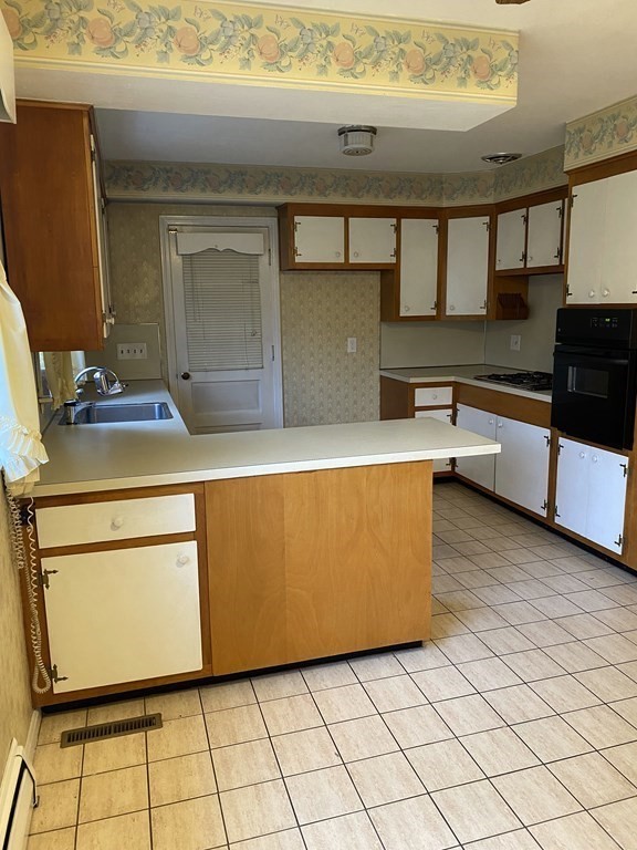 344 Forest Hills Road Springfield, MA 01128 - Photo 12 of 34