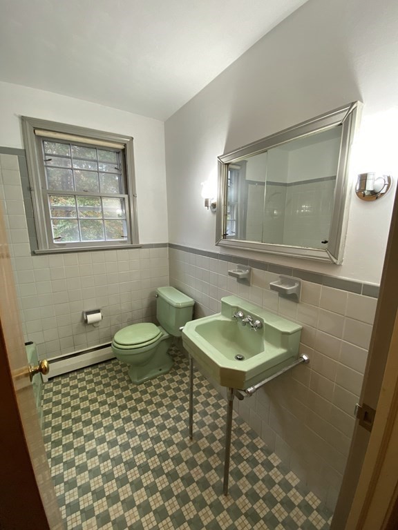 344 Forest Hills Road Springfield, MA 01128 - Photo 13 of 34