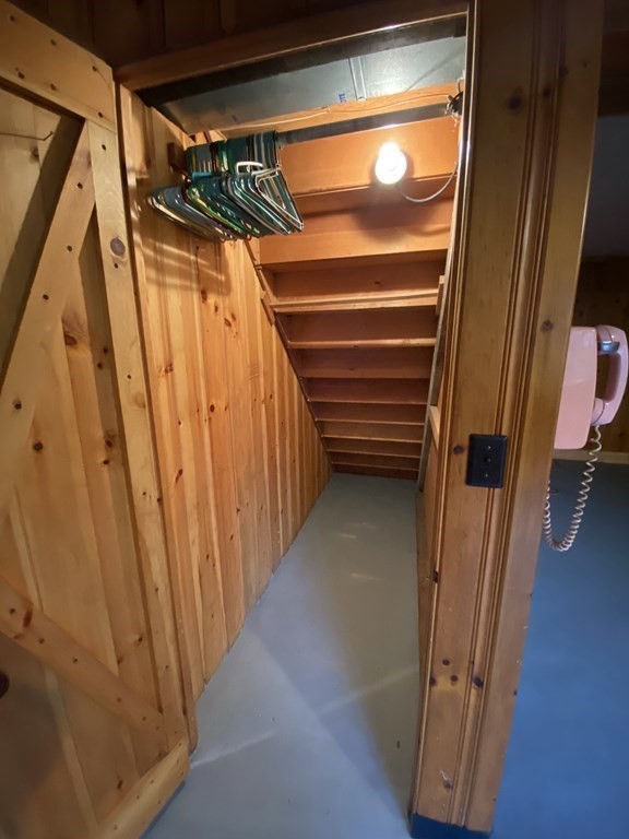 344 Forest Hills Road Springfield, MA 01128 - Photo 26 of 34