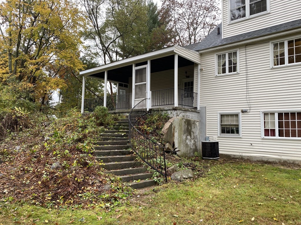 344 Forest Hills Road Springfield, MA 01128 - Photo 4 of 34