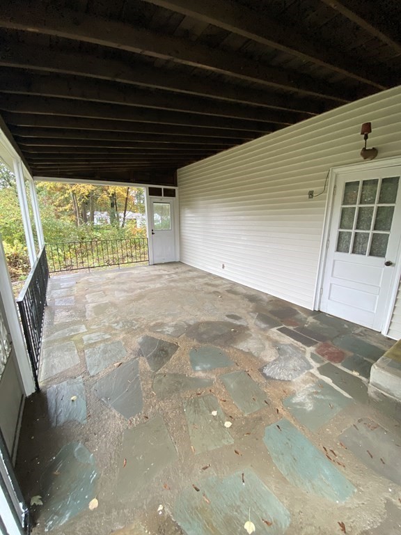 344 Forest Hills Road Springfield, MA 01128 - Photo 5 of 34