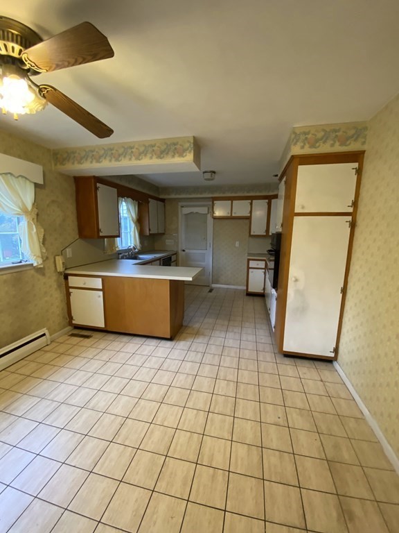 344 Forest Hills Road Springfield, MA 01128 - Photo 9 of 34