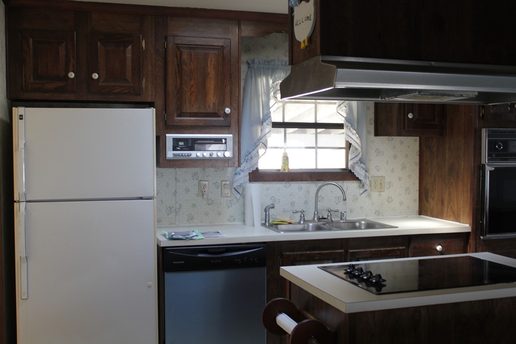 28 Castle Road Attleboro, MA 02703 - Photo 4 of 14 Gallery Image 4