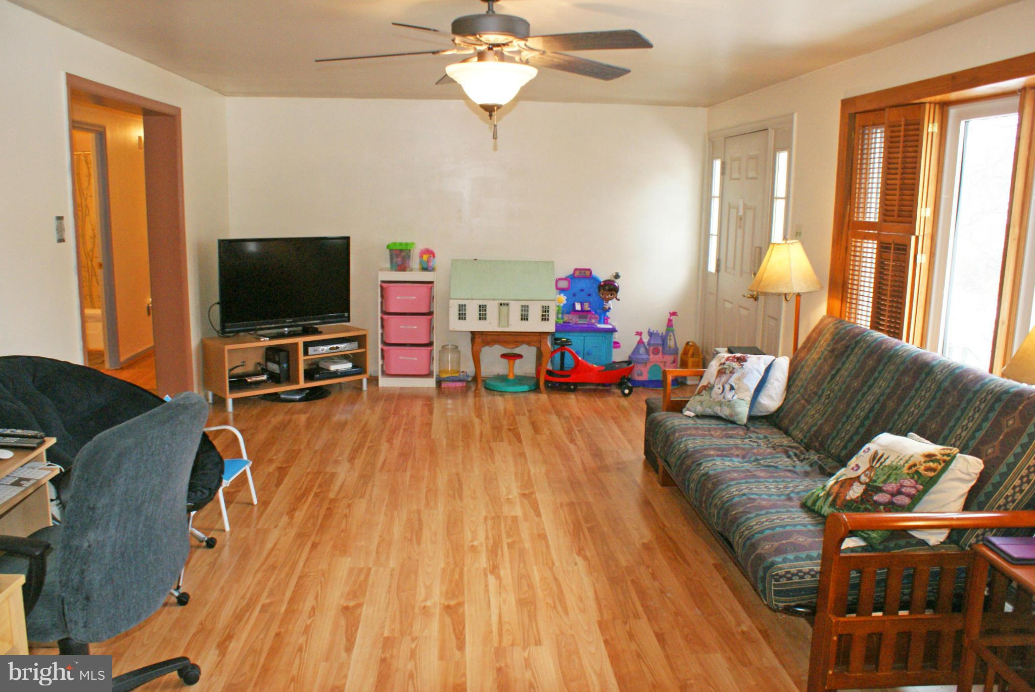 15968 Dorset Road Laurel, MD 20707 - Photo 3 of 27 Living Room, View 1