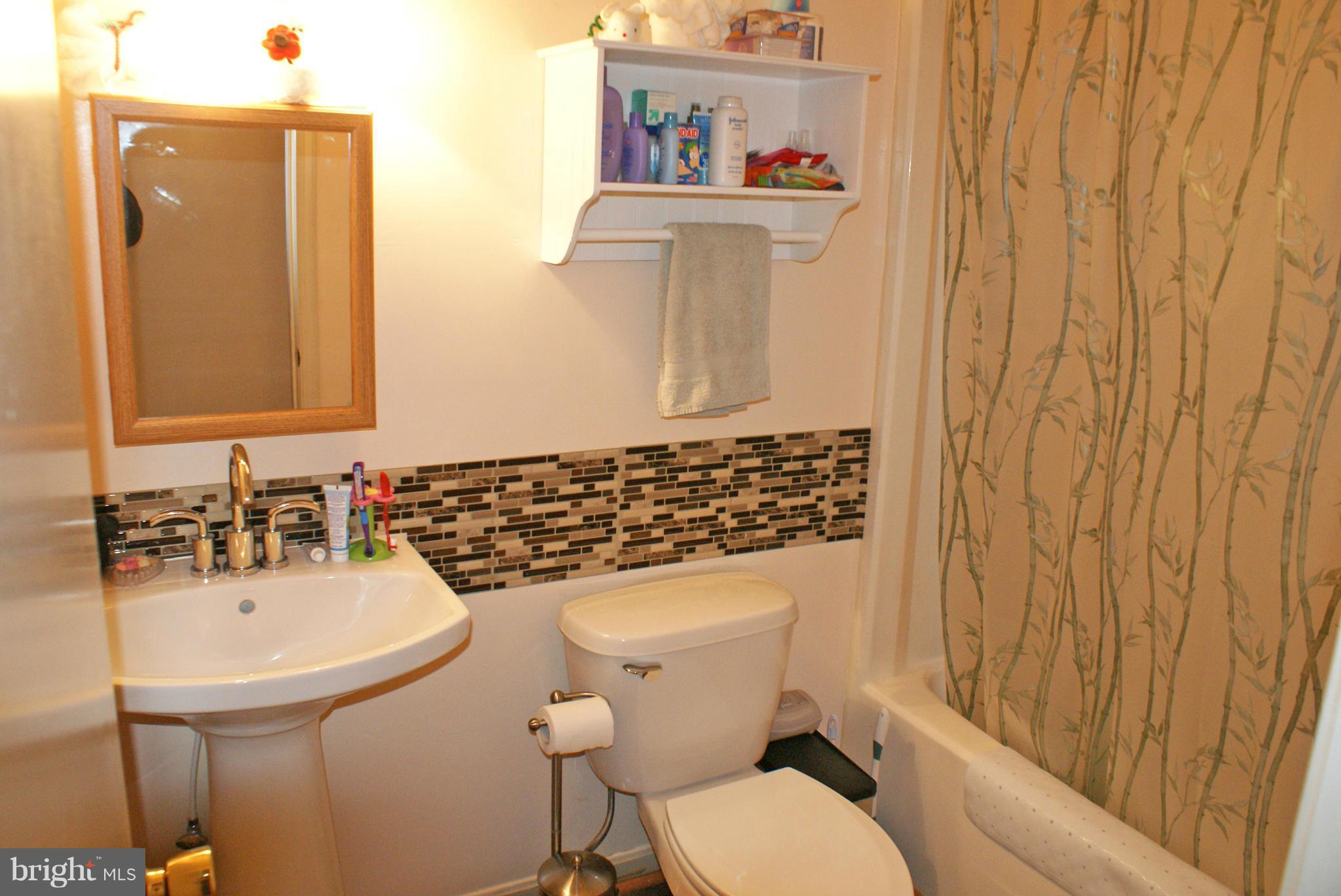 15968 Dorset Road Laurel, MD 20707 - Photo 8 of 27 Main Bath